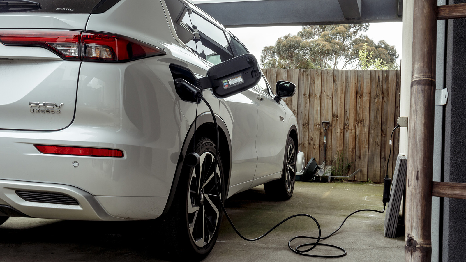 mitsubishi-outlander-phev-charging.jpg