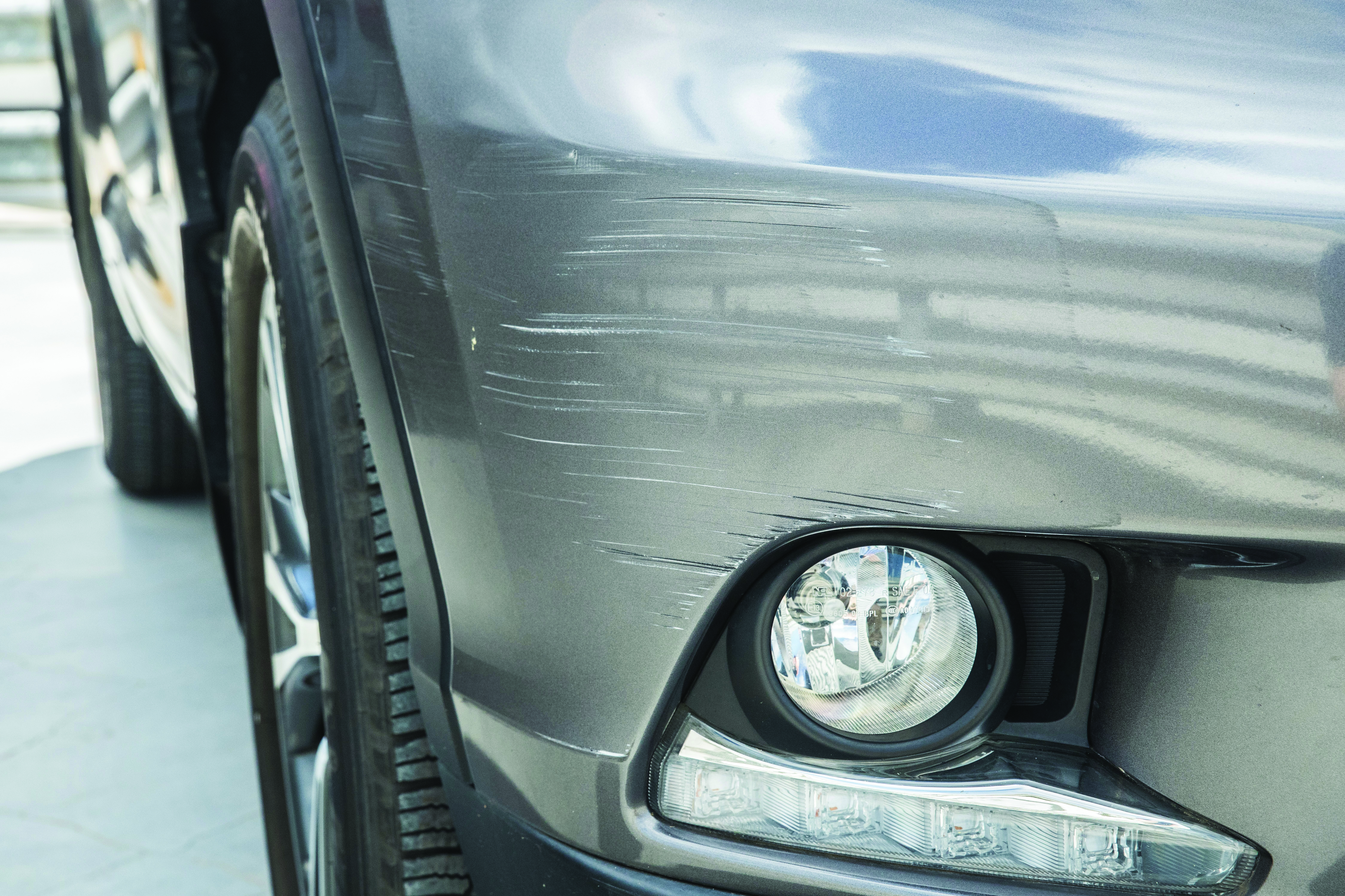motorone-bumper-scratch-2_before.jpg