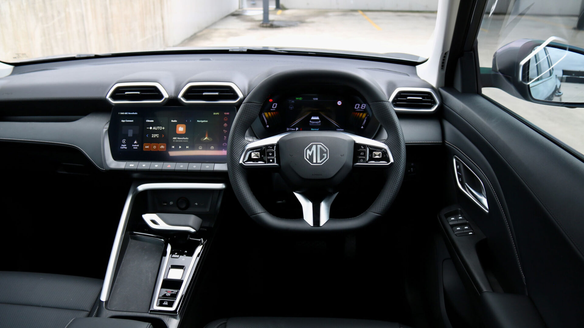 MG ZS Essence Turbo dashboard