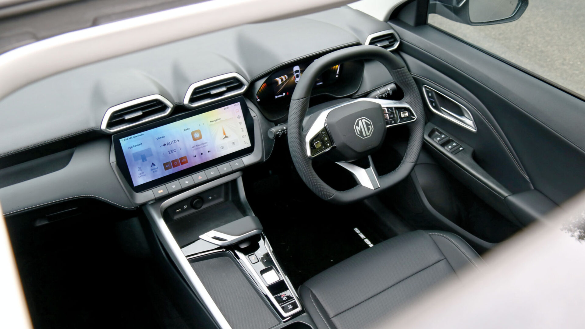 MG ZS Essence Turbo interior