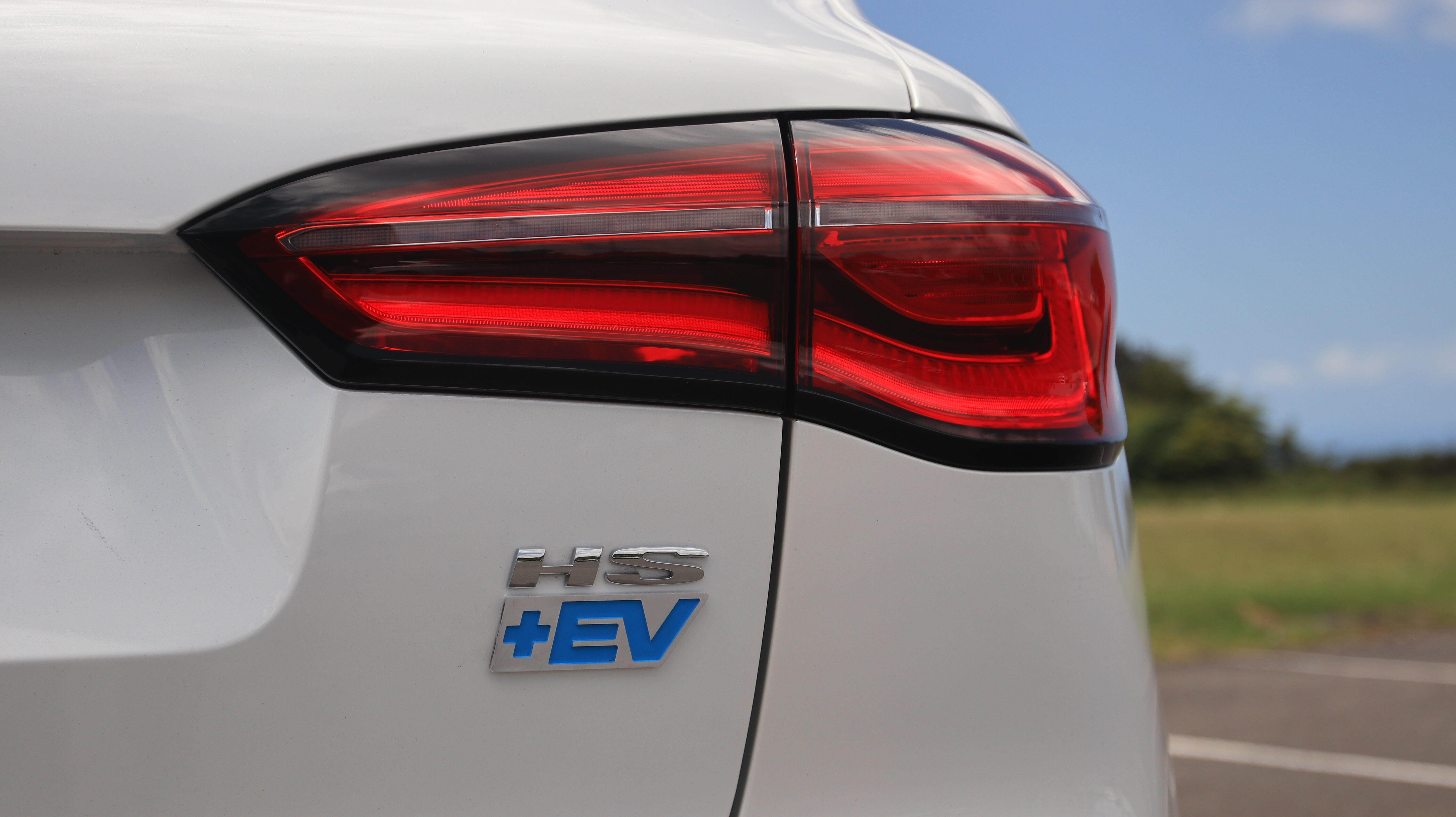 mg-hs-plus-ev-excite-2.jpg