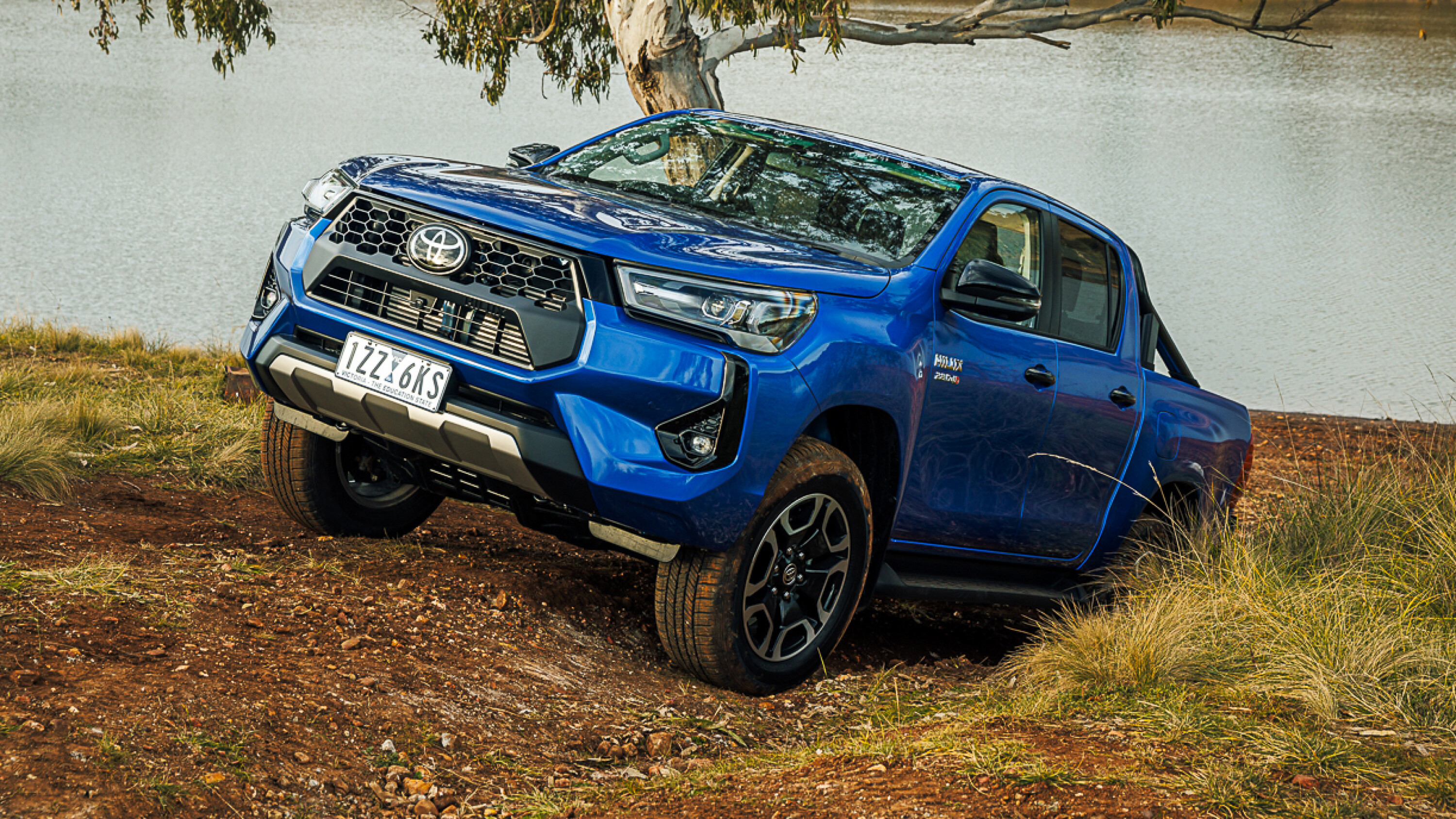 WhichCar_Toyota_Hilux_SR5_1.jpg
