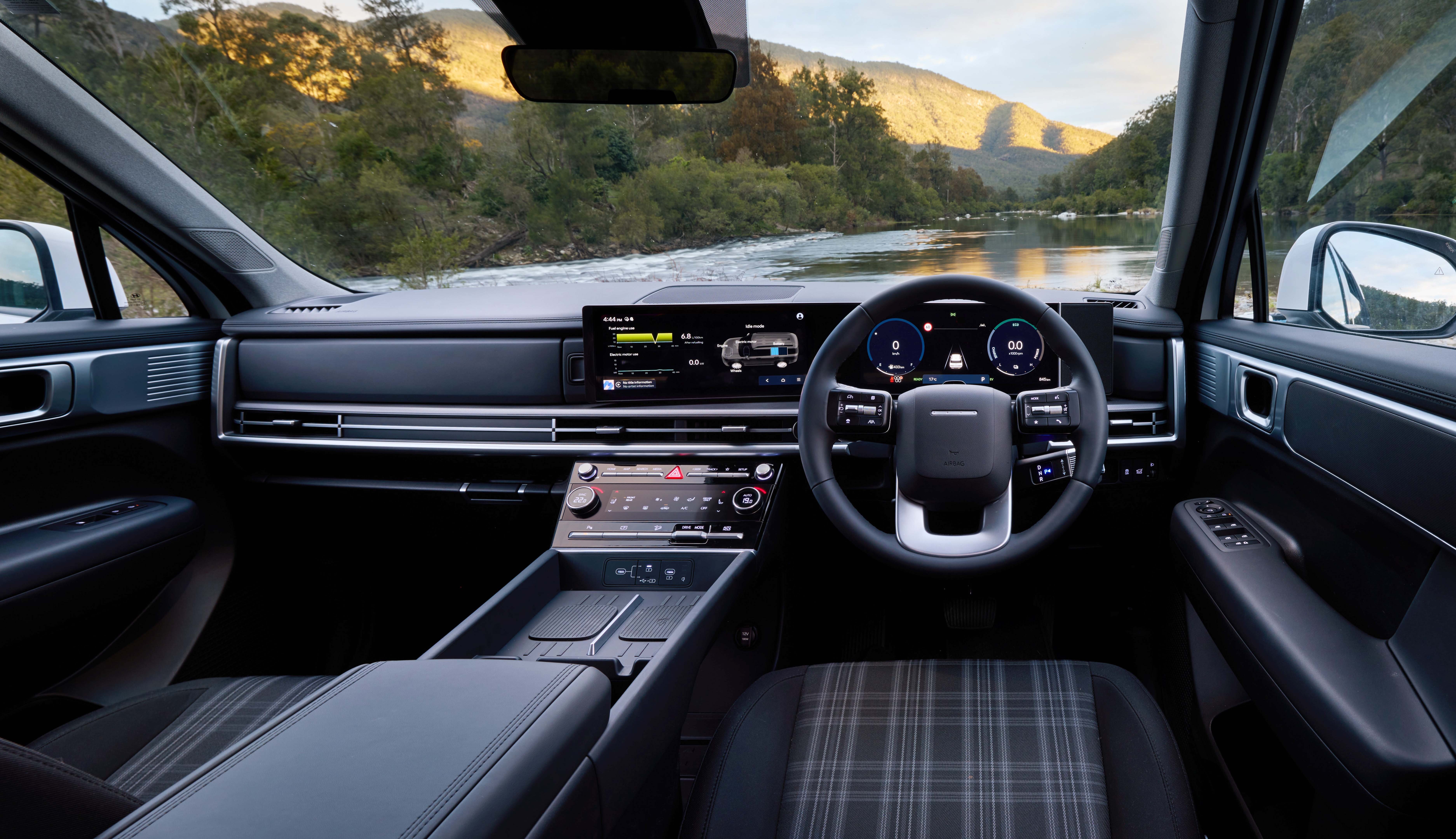 2024-Hyundai-Santa-Fe-Steering-Wheel.jpg