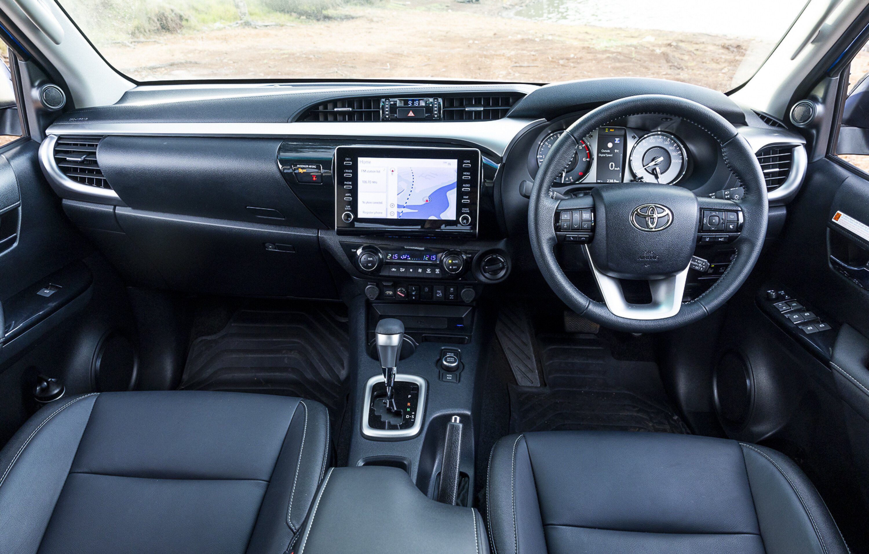 WhichCar_Toyota_Hilux_SR5_3.jpg
